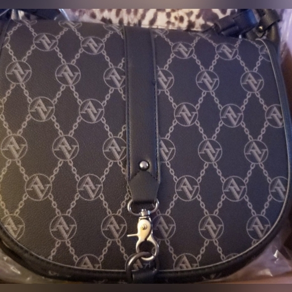 Adrienne Vittadini saddle bag - Picture 2 of 6